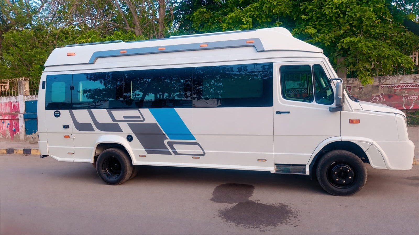 Maharaja Tempo Traveller